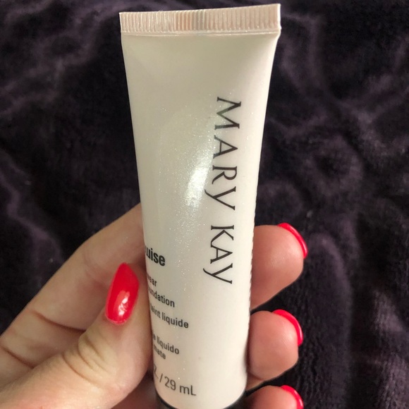 NEW Mary Kay Matte-Wear Liquid Foundation - Picture 4 of 7